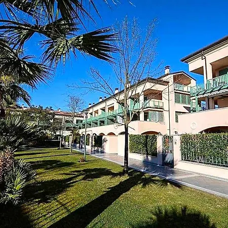 ホテル Three-room With Two Balconies Overlookin フォルテ・デイ・マルミ